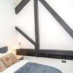 Stays, 2br Family & Contractors Bradford