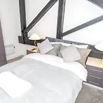 Apartman Stays, 2br Family & Contractors *