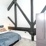 Stays, 2br Family & Contractors Apartman