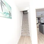 Apartman Stays, 2br Family & Contractors