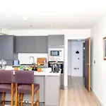 Stays, 2br Family & Contractors Apartman Bradford
