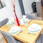 Stays, 2br Family & Contractors Apartman