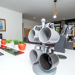 Stays, 2br Family & Contractors Apartman Bradford