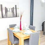Stays, 2br Family & Contractors Apartman