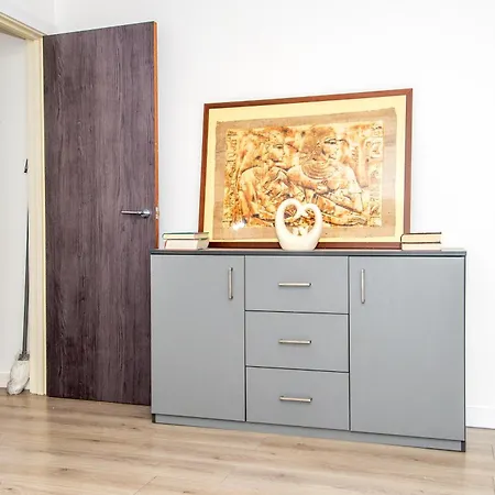 Stays, 2br Family & Contractors Apartment *