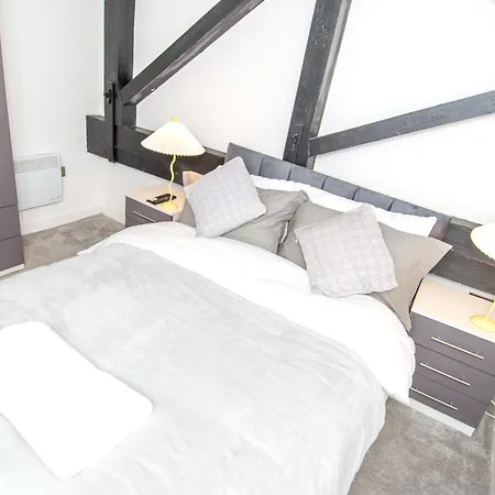 Stays, 2br Family & Contractors * Bradford (West Yorkshire)