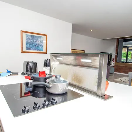 Stays, 2br Family & Contractors Bradford (West Yorkshire)