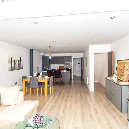 Apartament Stays, 2br Family & Contractors