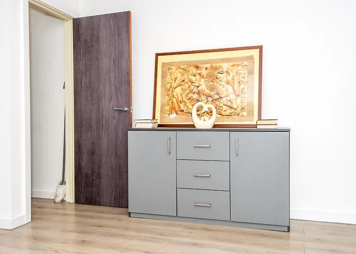 Stays, 2br Family & Contractors Апартаменты *