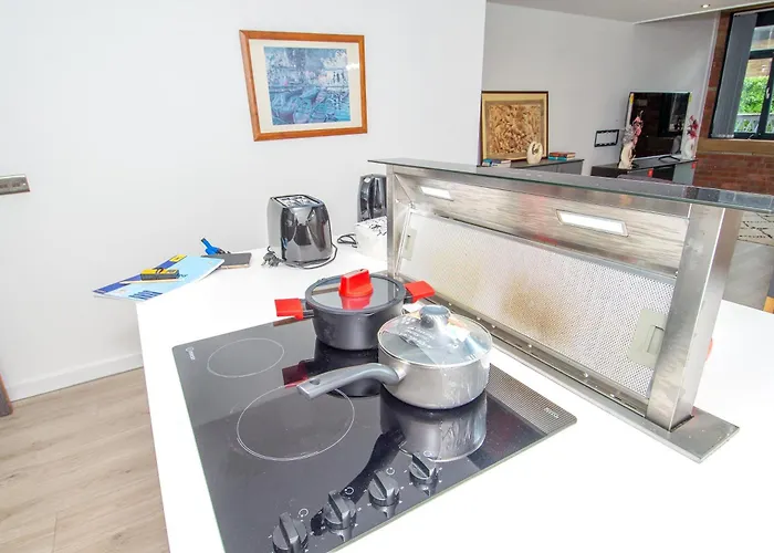 Apartment Stays, 2br Family & Contractors Bradford (West Yorkshire)