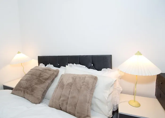 Stays, 2br Family & Contractors Apartment