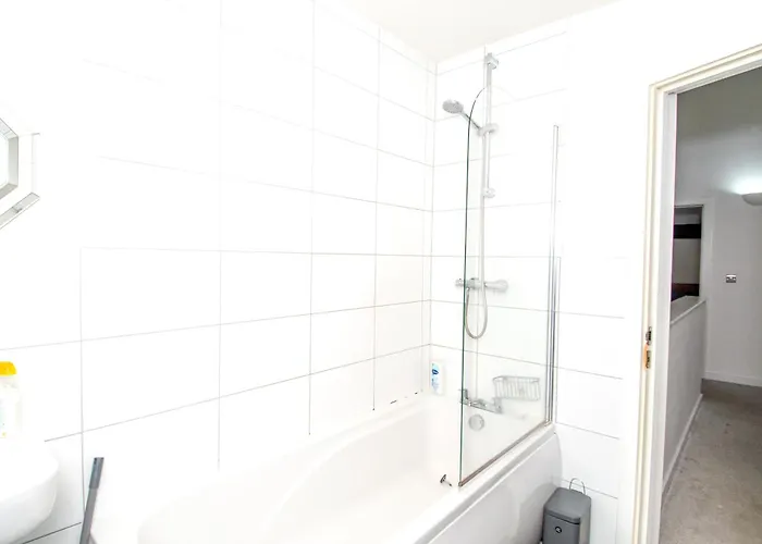 Stays, 2br Family & Contractors * Брадфорд