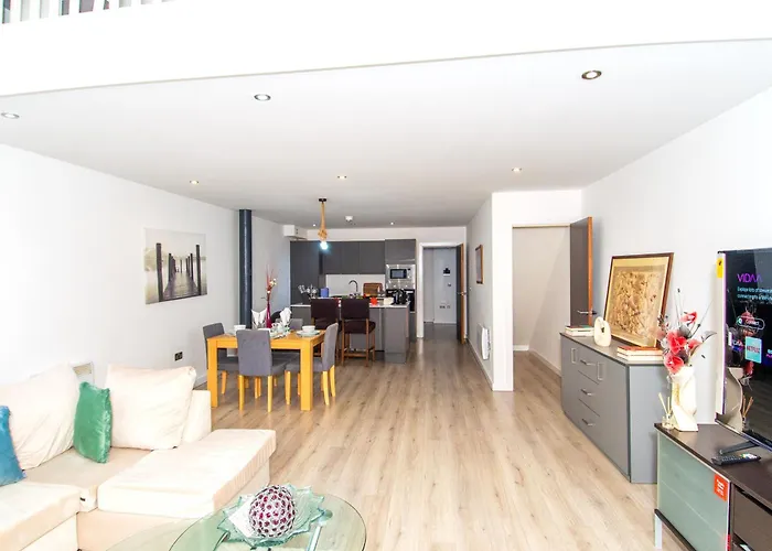 Apartment Stays, 2br Family & Contractors