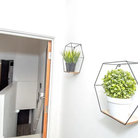 Stays, 2br Family & Contractors 公寓 布雷得佛