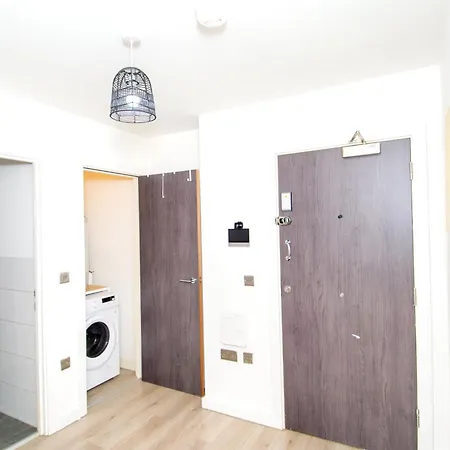 Stays, 2br Family & Contractors 布雷得佛