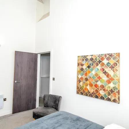 Stays, 2br Family & Contractors 公寓 布雷得佛