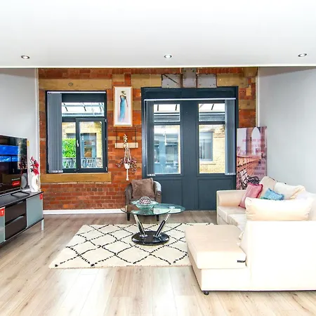 Stays, 2br Family & Contractors 布雷得佛