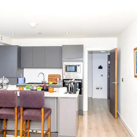 Stays, 2br Family & Contractors 公寓 布雷得佛