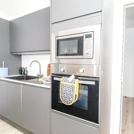 Stays, 2br Family & Contractors 布雷得佛