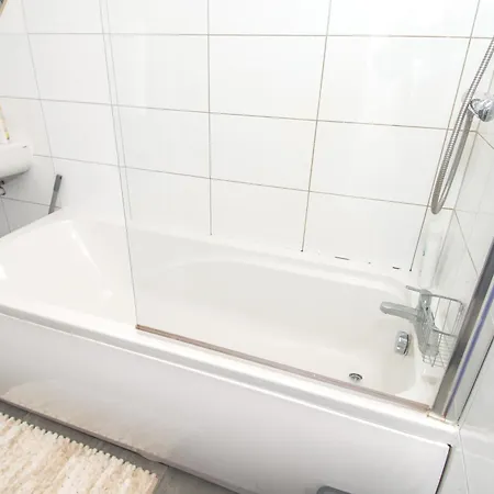 Stays, 2br Family & Contractors