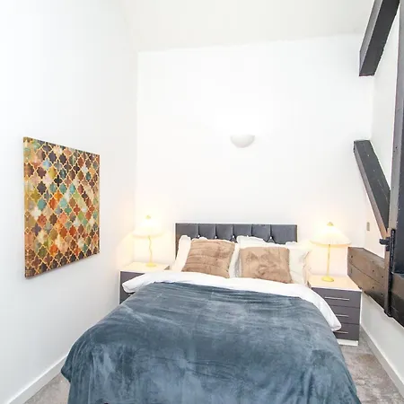 Stays, 2br Family & Contractors 公寓 布雷得佛